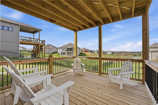 7080 NW Forest Lakes Drive, Parkville, MO 64152