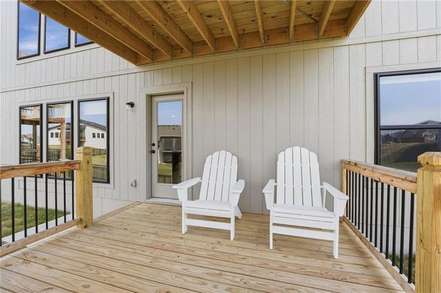 7080 NW Forest Lakes Drive, Parkville, MO 64152