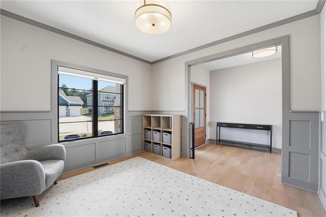 7080 NW Forest Lakes Drive, Parkville, MO 64152