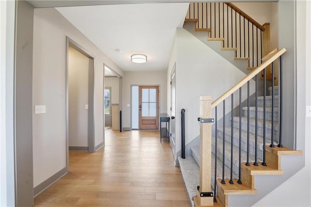 7080 NW Forest Lakes Drive, Parkville, MO 64152