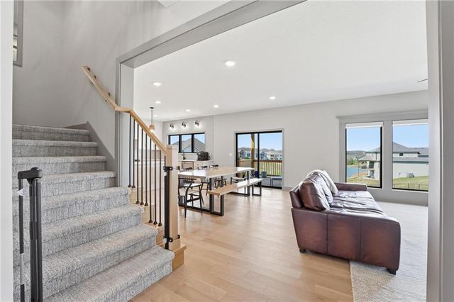 7080 NW Forest Lakes Drive, Parkville, MO 64152