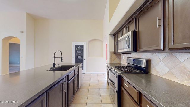 820 La Florida Drive, Canutillo, TX 79835