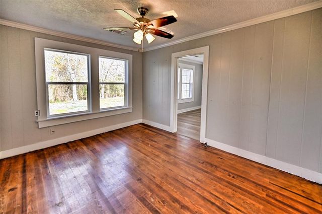 618 W Fisher Street, Bellville, TX 77418