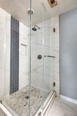 82 E Mountain Creek Drive E, Grand Prairie, TX 75052