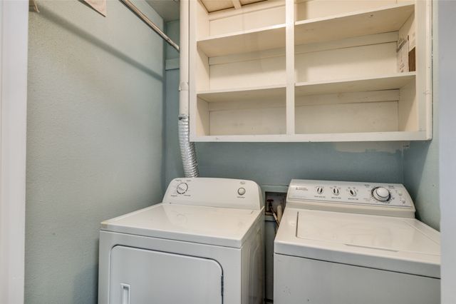 82 E Mountain Creek Drive E, Grand Prairie, TX 75052