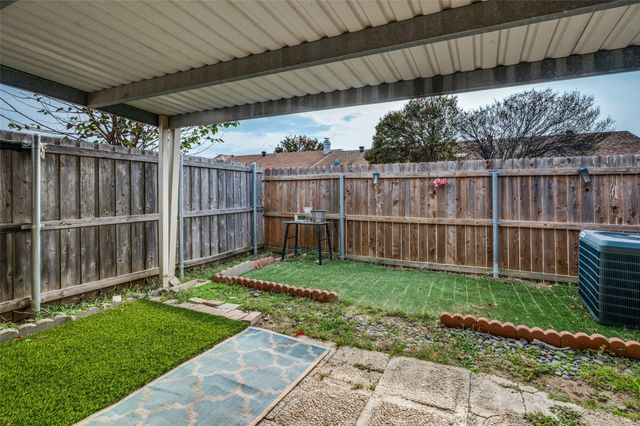 82 E Mountain Creek Drive E, Grand Prairie, TX 75052