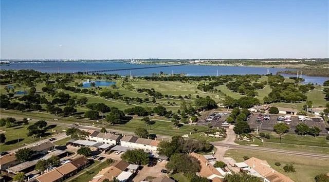 82 E Mountain Creek Drive E, Grand Prairie, TX 75052