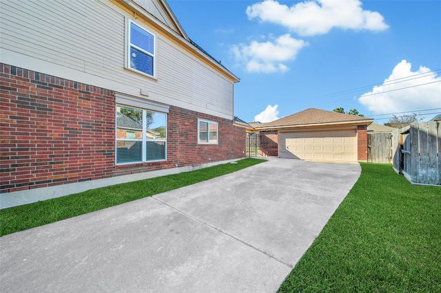 17618 Rustling Aspen Lane, Houston, TX 77095