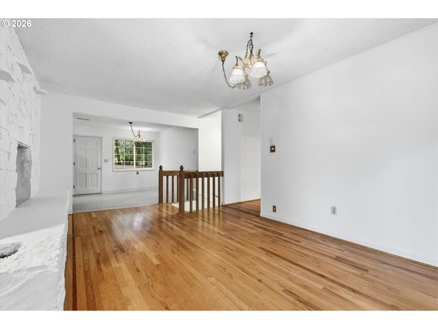 15341 S HATTAN Rd, Oregon City, OR 97045