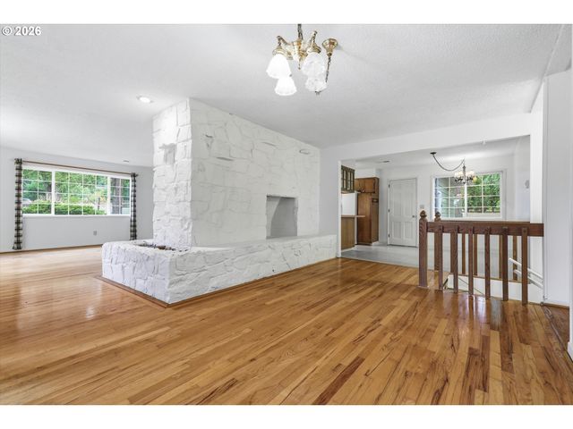 15341 S HATTAN Rd, Oregon City, OR 97045