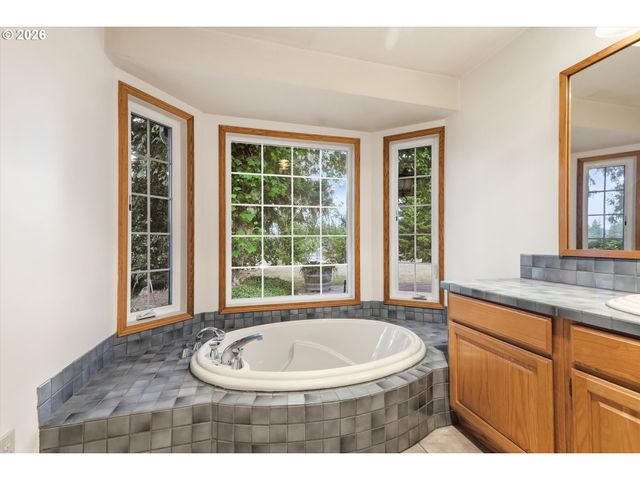 15341 S HATTAN Rd, Oregon City, OR 97045