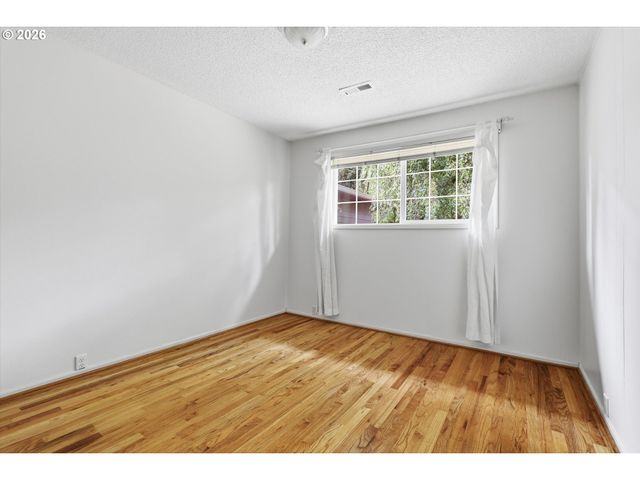 15341 S HATTAN Rd, Oregon City, OR 97045