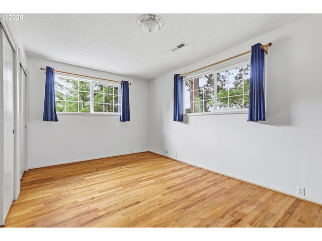 15341 S HATTAN Rd, Oregon City, OR 97045