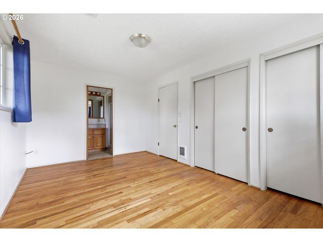 15341 S HATTAN Rd, Oregon City, OR 97045