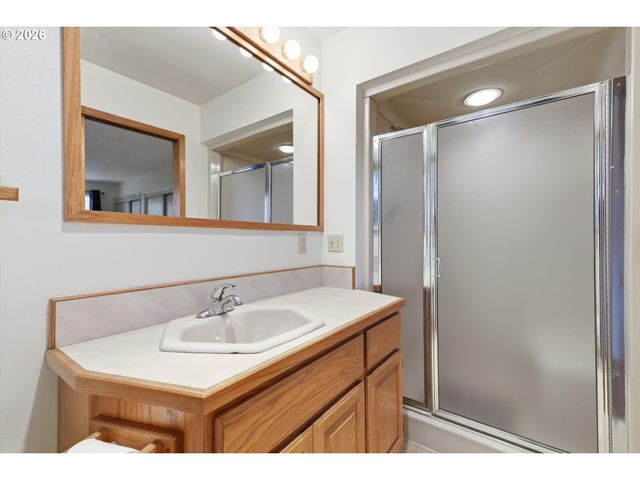 15341 S HATTAN Rd, Oregon City, OR 97045