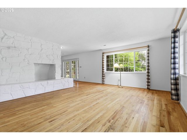 15341 S HATTAN Rd, Oregon City, OR 97045