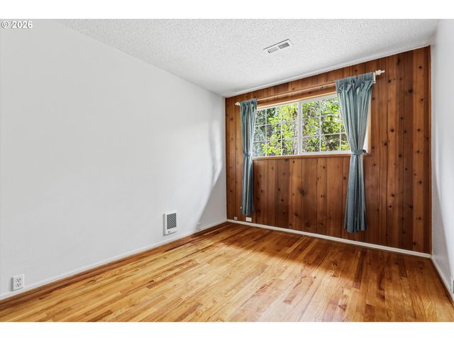 15341 S HATTAN Rd, Oregon City, OR 97045