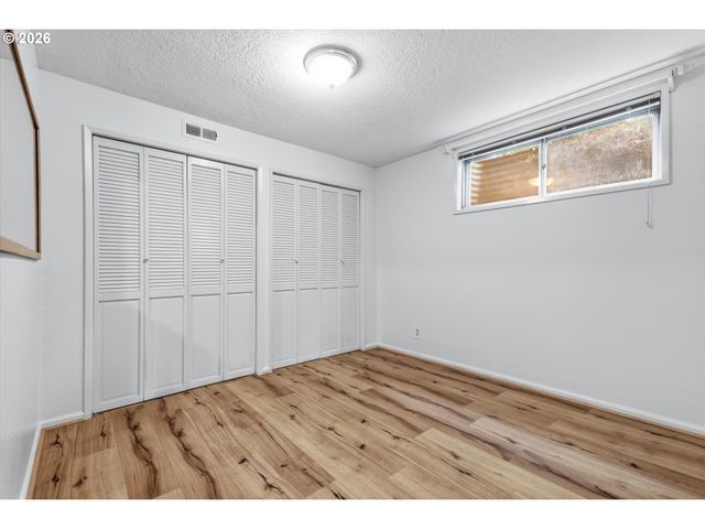 15341 S HATTAN Rd, Oregon City, OR 97045