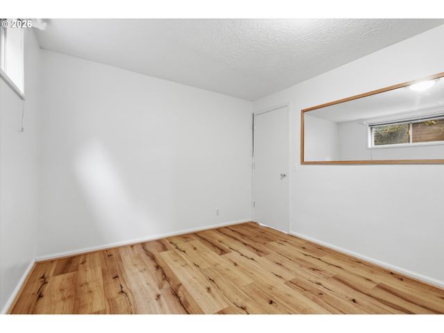 15341 S HATTAN Rd, Oregon City, OR 97045