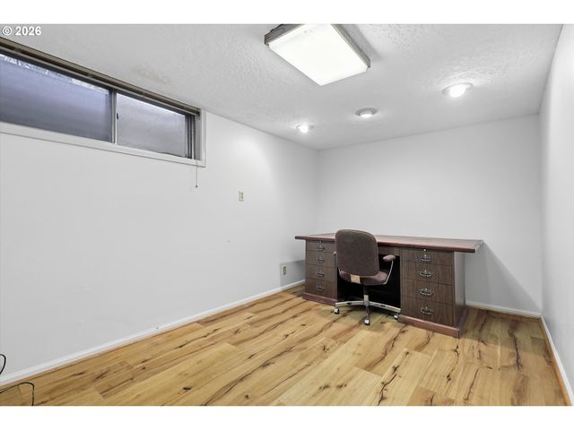 15341 S HATTAN Rd, Oregon City, OR 97045
