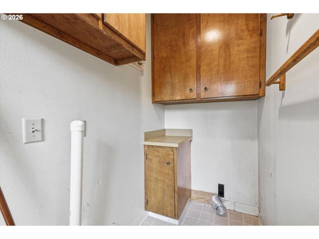 15341 S HATTAN Rd, Oregon City, OR 97045