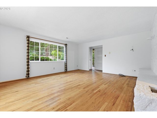 15341 S HATTAN Rd, Oregon City, OR 97045