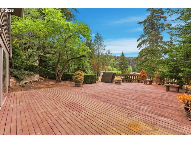 15341 S HATTAN Rd, Oregon City, OR 97045
