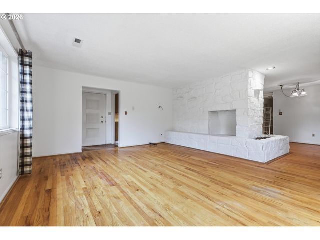 15341 S HATTAN Rd, Oregon City, OR 97045