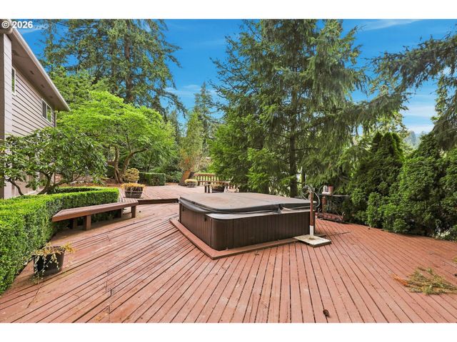 15341 S HATTAN Rd, Oregon City, OR 97045