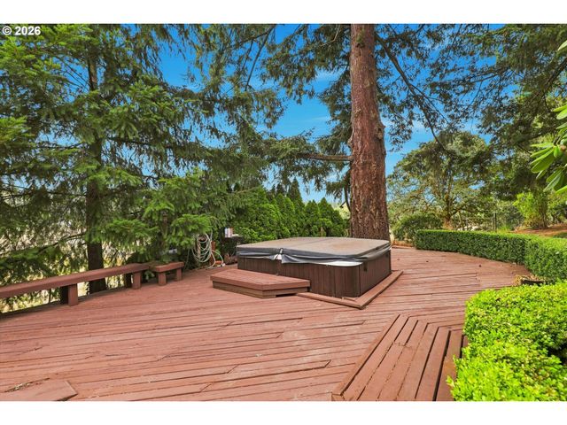 15341 S HATTAN Rd, Oregon City, OR 97045