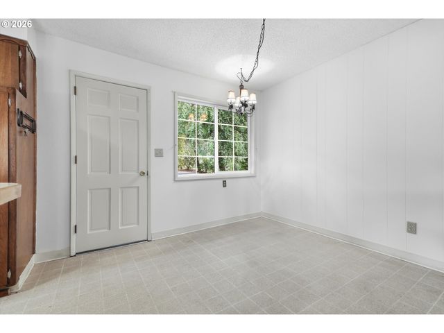 15341 S HATTAN Rd, Oregon City, OR 97045