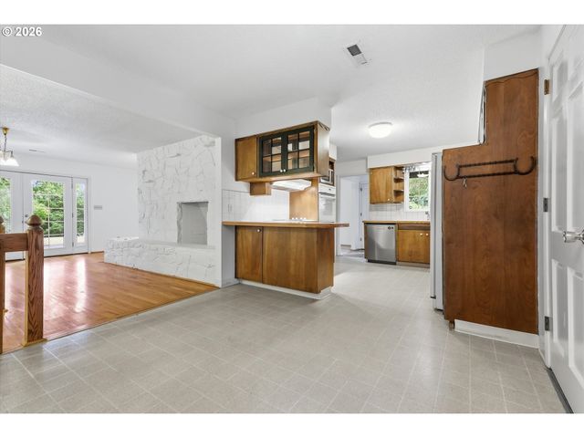 15341 S HATTAN Rd, Oregon City, OR 97045