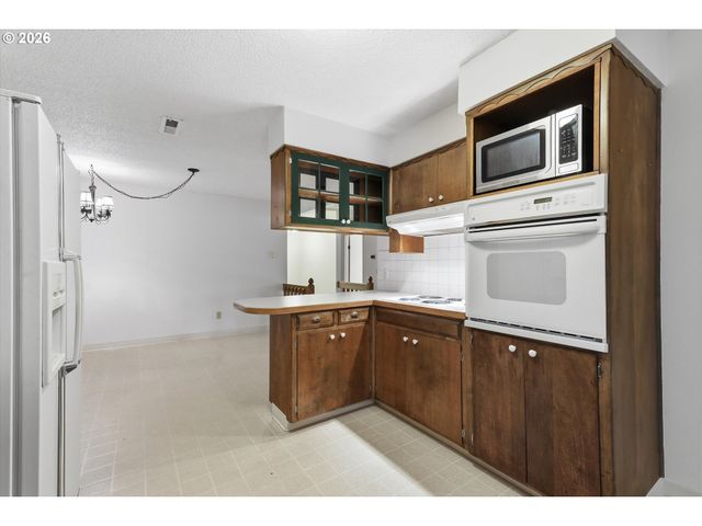 15341 S HATTAN Rd, Oregon City, OR 97045