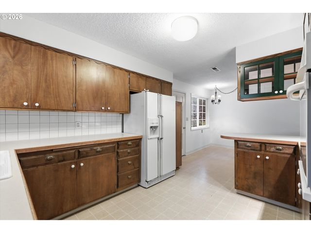 15341 S HATTAN Rd, Oregon City, OR 97045