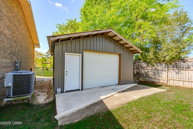 4765 Country Lake Drive, Marianna, FL 32446