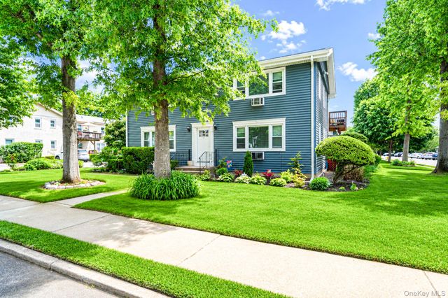 11 Toehee Place 2B, Islip, NY 11715