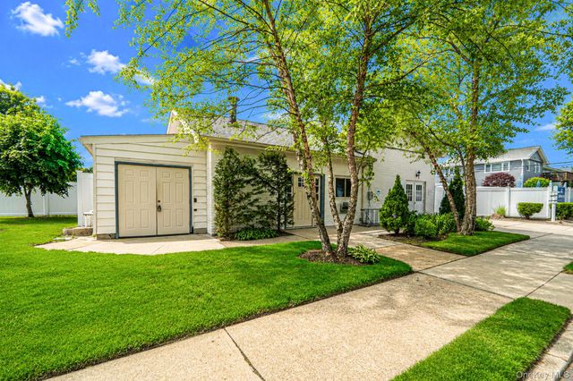 11 Toehee Place 2B, Islip, NY 11715