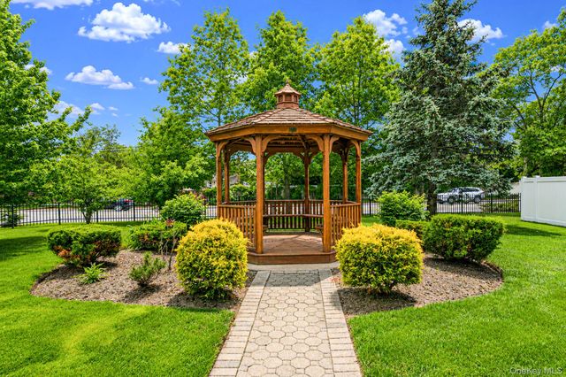 11 Toehee Place 2B, Islip, NY 11715