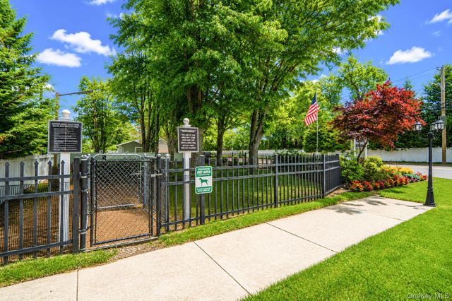 11 Toehee Place 2B, Islip, NY 11715