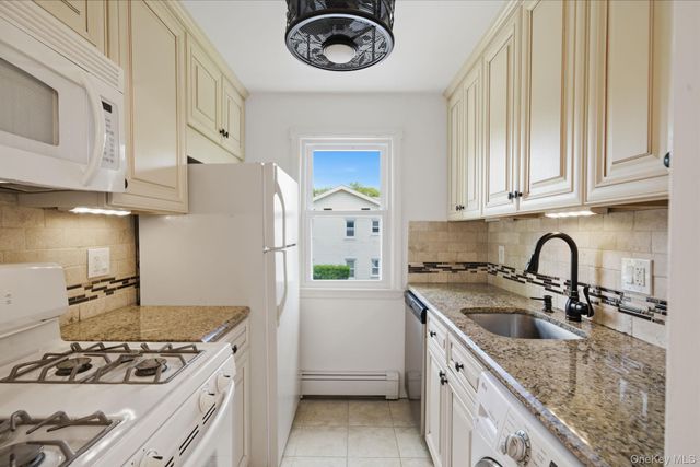 11 Toehee Place 2B, Islip, NY 11715