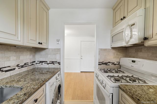 11 Toehee Place 2B, Islip, NY 11715