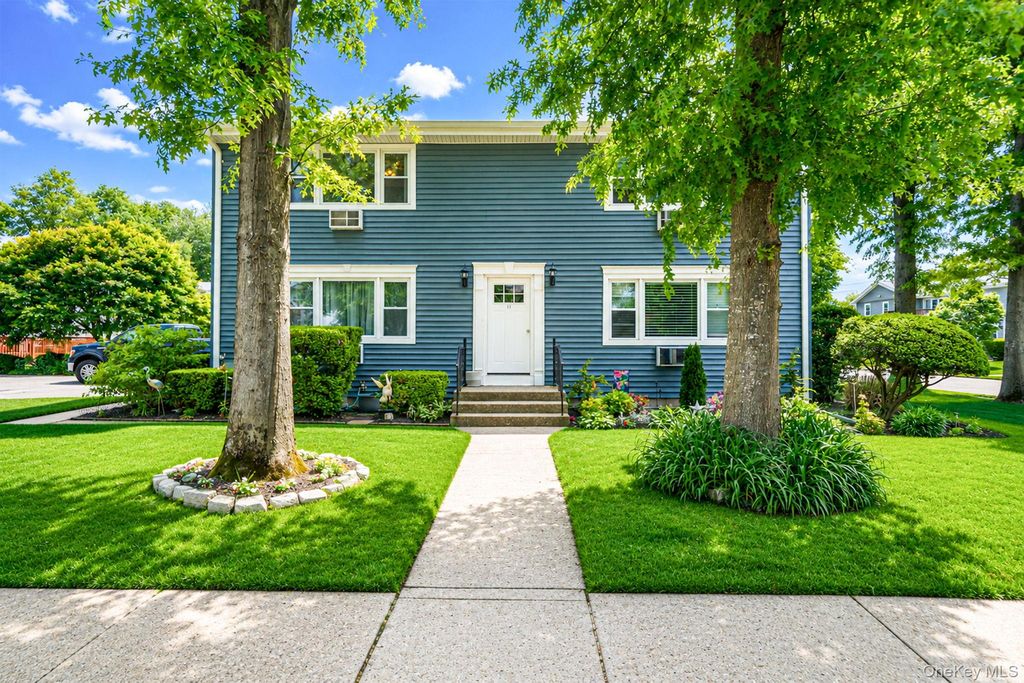 11 Toehee Place 2B, Islip, NY 11715