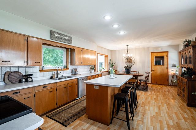 W1554 North Side DRIVE, Oconomowoc, WI 53066