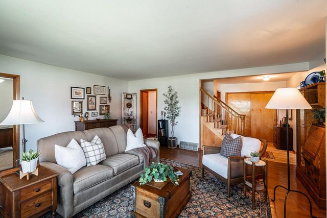 W1554 North Side DRIVE, Oconomowoc, WI 53066