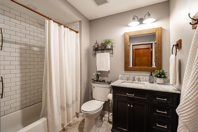 W1554 North Side DRIVE, Oconomowoc, WI 53066