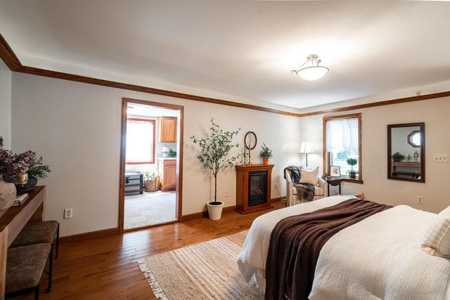 W1554 North Side DRIVE, Oconomowoc, WI 53066
