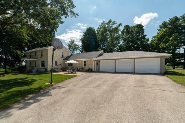 W1554 North Side DRIVE, Oconomowoc, WI 53066