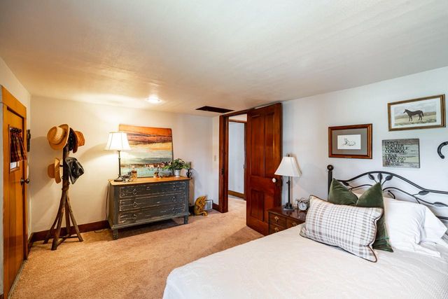 W1554 North Side DRIVE, Oconomowoc, WI 53066