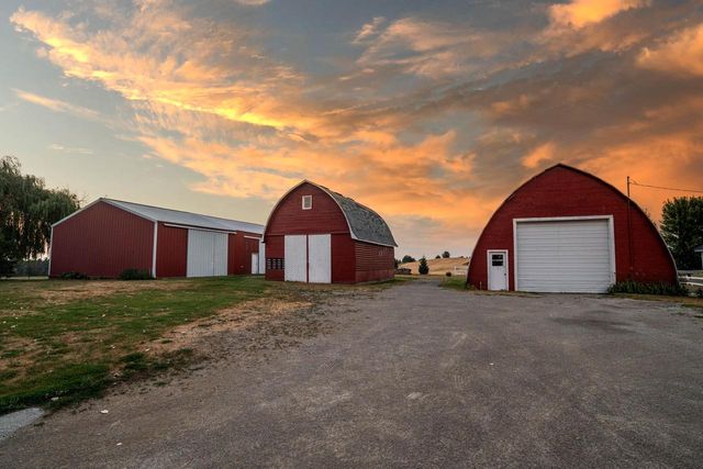 W1554 North Side DRIVE, Oconomowoc, WI 53066
