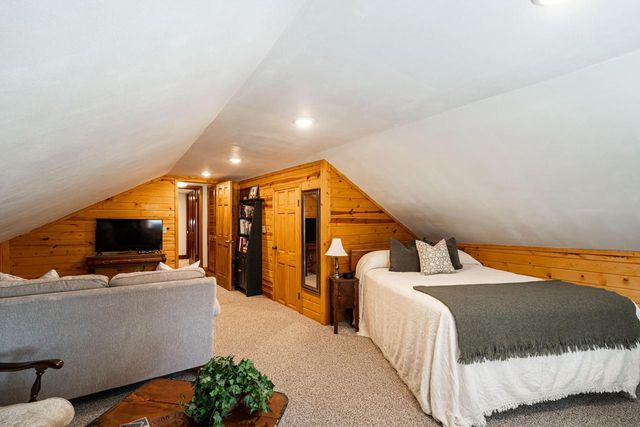 W1554 North Side DRIVE, Oconomowoc, WI 53066